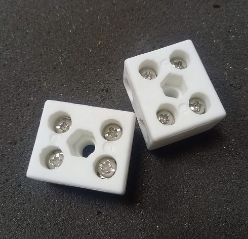 Keraminė kontaktinė kaladėlė 2P25А (02-04)