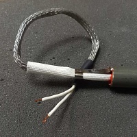 Strypiniai kaitinimo elementas su vibracijai atspari plokštė