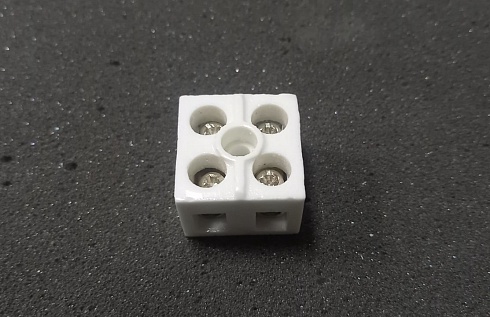 Keraminė kontaktinė kaladėlė 2P25А (02-06)