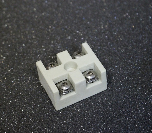 Keraminė kontaktinė kaladėlė 2P30A/O (02-14)