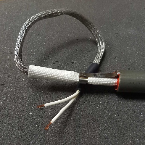 Strypiniai kaitinimo elementas su vibracijai atspari plokštė