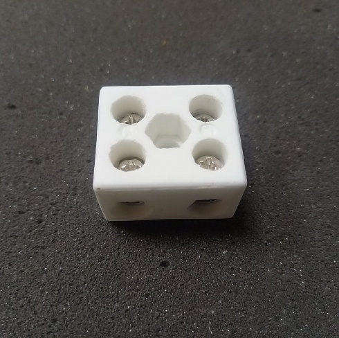 Keraminė kontaktinė kaladėlė 2P25А (02-04)