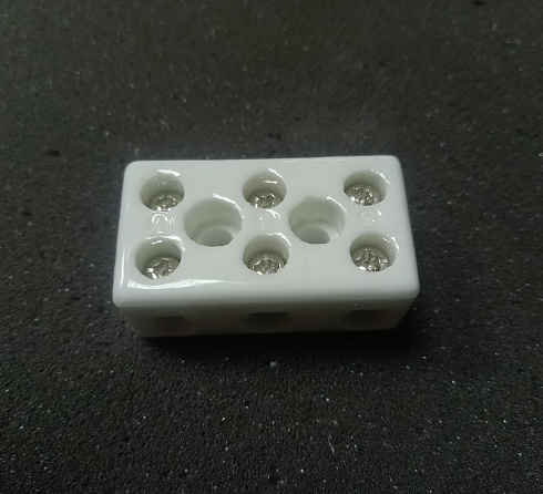 Keraminė kontaktinė kaladėlė 3Р30А (03-05)